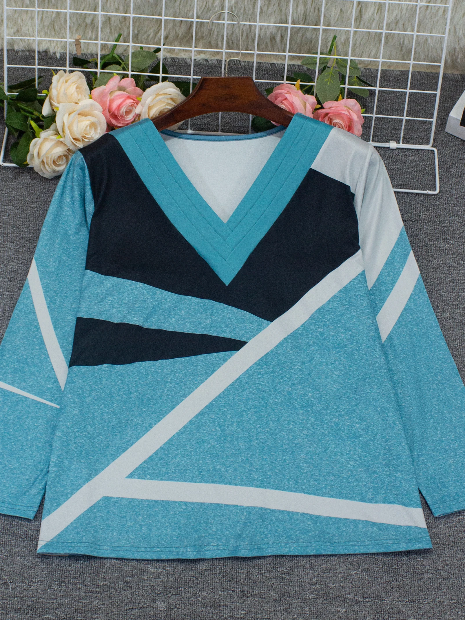 Camiseta elegante de manga comprida com decote em V para mulheres, blusa plus size com estampa geométrica, moda outono