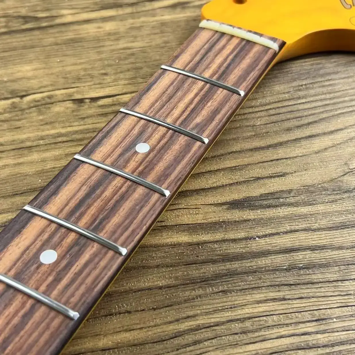 

Jazzmaster guitar Neck - Nitrocellulose Lacquer, 21 Frets, Maple Fingerboard - Perfect Fit for DIY & Repair