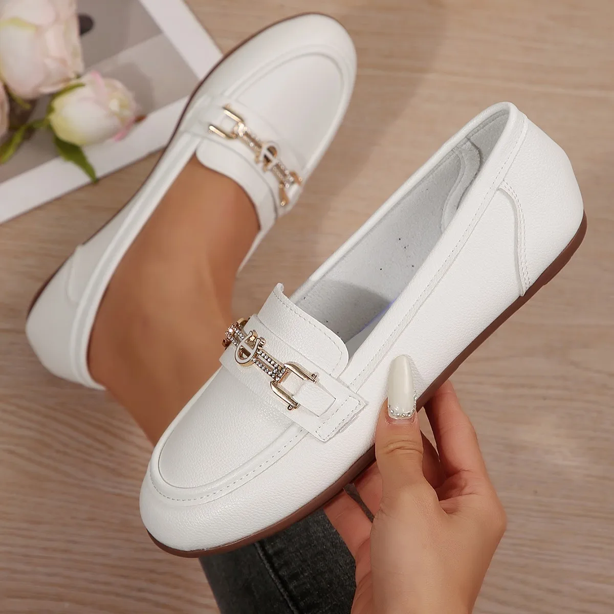 

The 2025 new style of fashionable, trendy, versatile, lightweight, durable, soft-soled casual loafers with beans on one foot