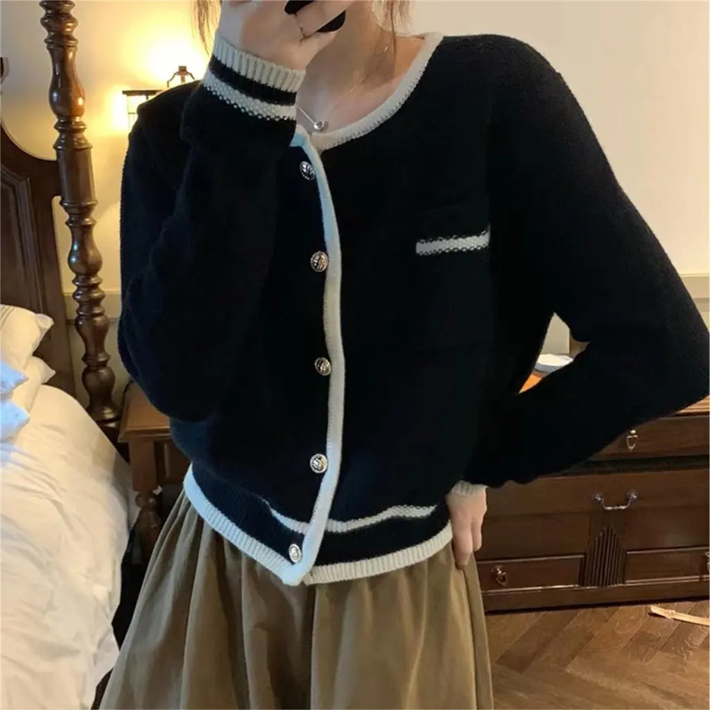 

Женский вязаный свитер контрастного цвета с круглым вырезом French Explosions, нежное, милое, мягкое, восковое, маленькое, золотое, на пуговицах