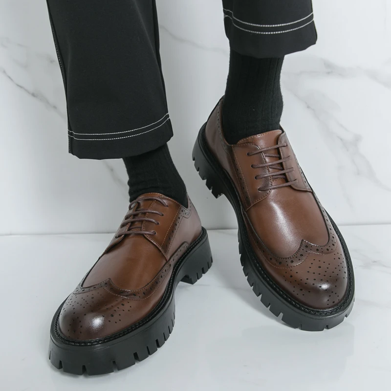 

Мужские туфли дерби с резьбой по блоку, кружевная деловая банкетная мужская обувь с толстой подошвой, размер 38-46