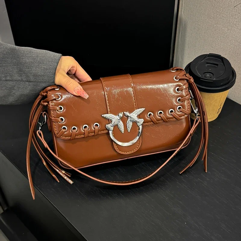 

Trendy Design Letter Logo Handbag Women Fashionable Casual Simple Vintage Style Crossbody Bag Solid Color