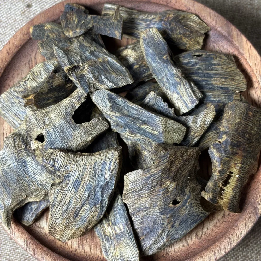 

Premium Oud Authentic Agarwood Scent Ideal Majlis & Religious Ceremonies 100% Natural Premium Cultivated 10g