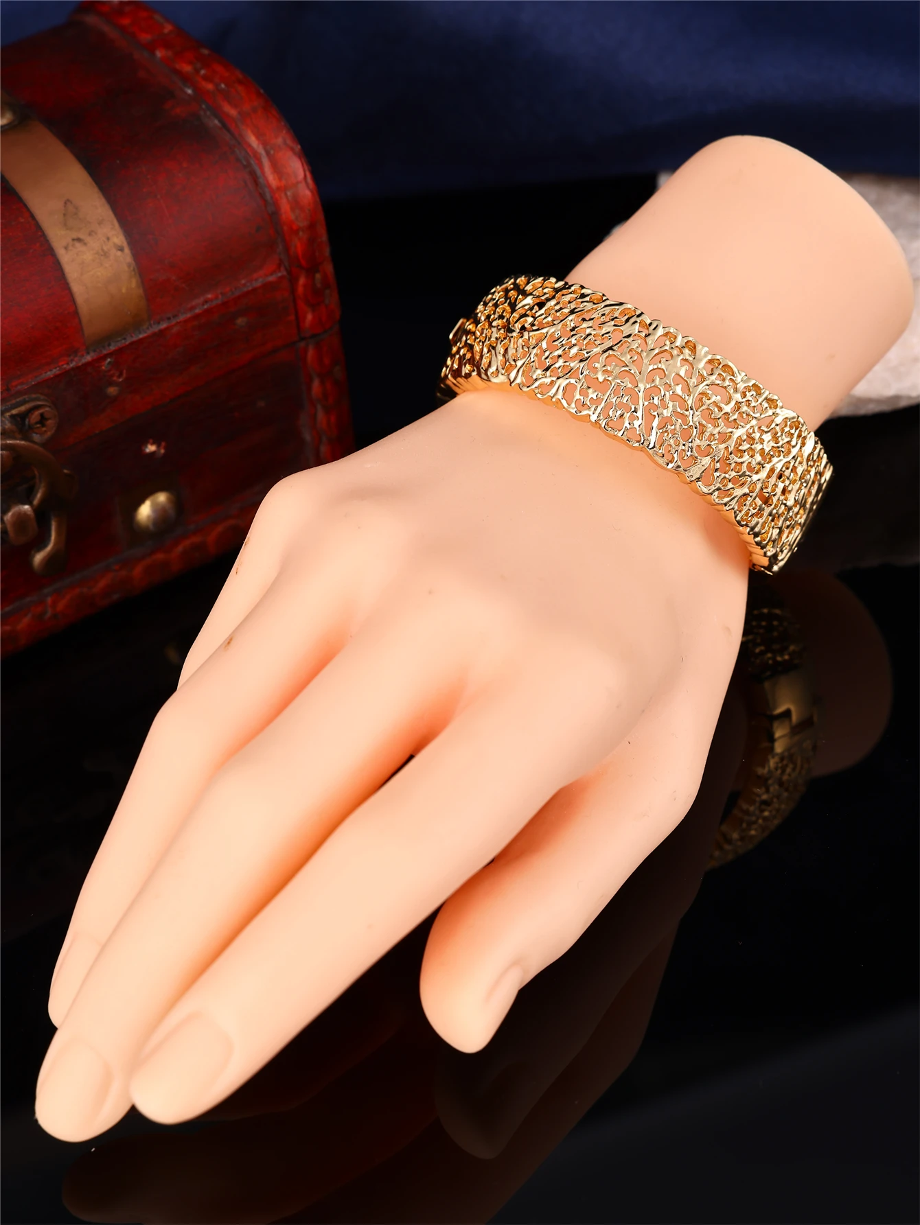 Gold Hollow Filigree Bangle for Women Vintage Open Cuff Bracelet Moroccan Ethnic Caftan Wedding Jewelry