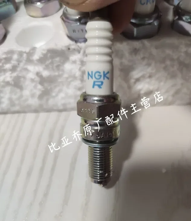 

Typhoon FLY150 X7 SR250 Longjia XDV250Si NGK CR8EB Оригинальная свеча зажигания