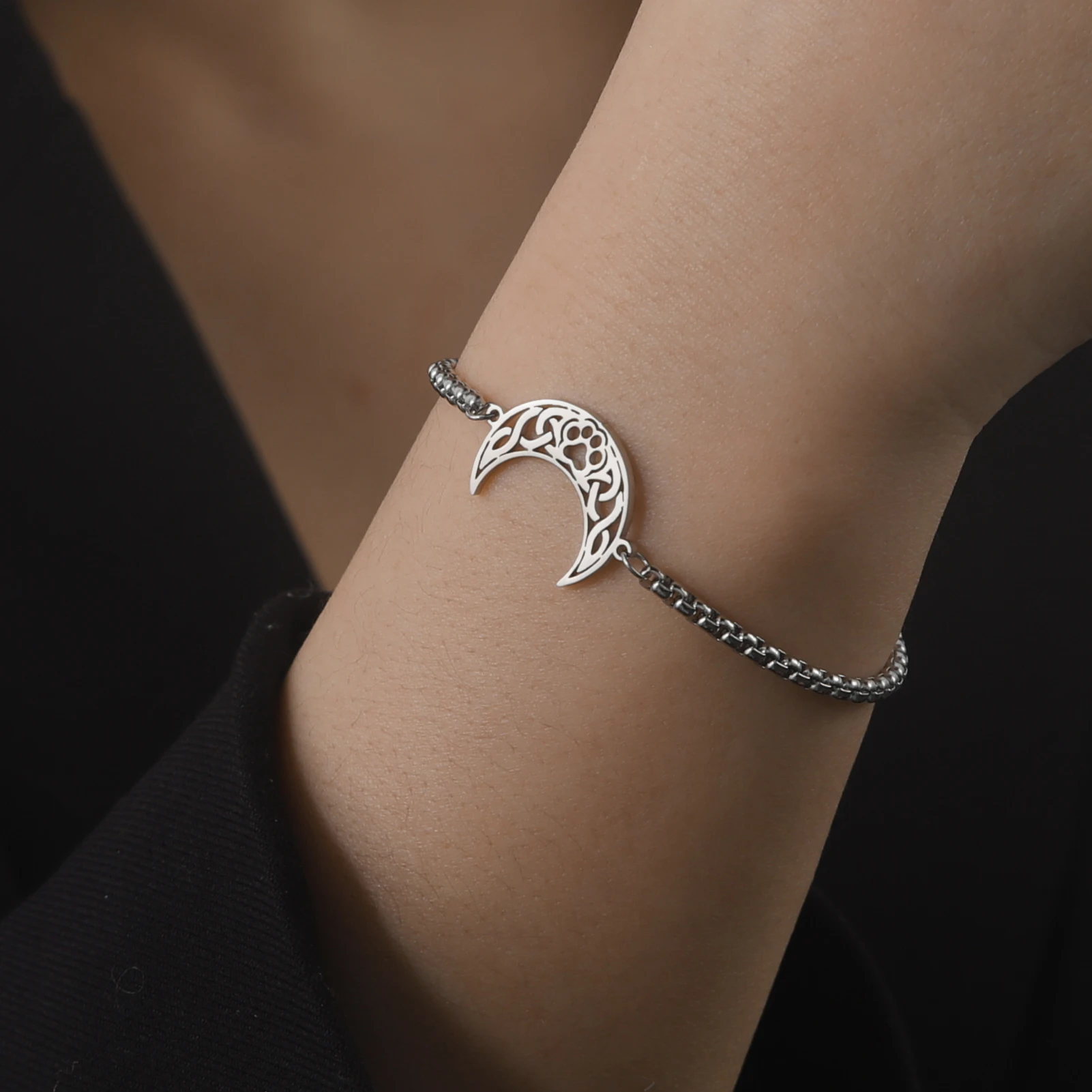 HIPEE Hollow Moon bransoletka z wisiorkiem dla kobiet bransoletka ze stali nierdzewnej z zawieszką w kształcie księżyca moda prosty łańcuszek modna biżuteria Party prezent