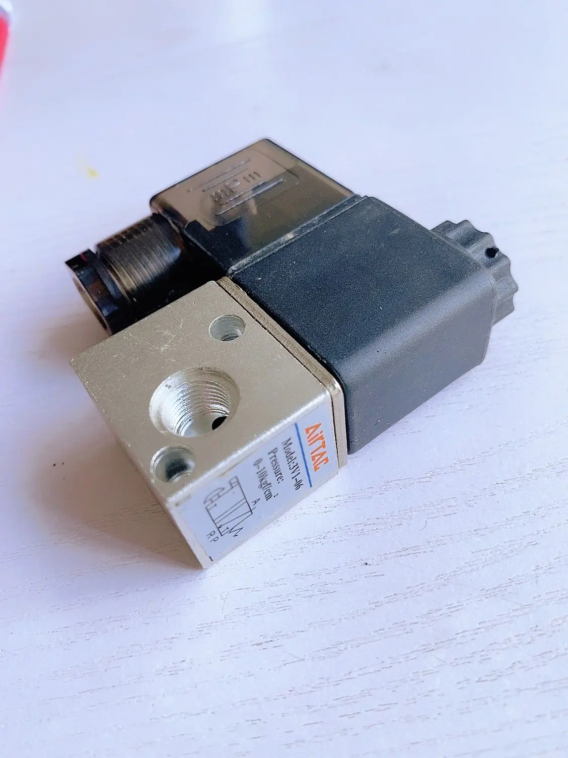 Air Solenoid Valves 3V1-06 2 Position 3 Port 1/8