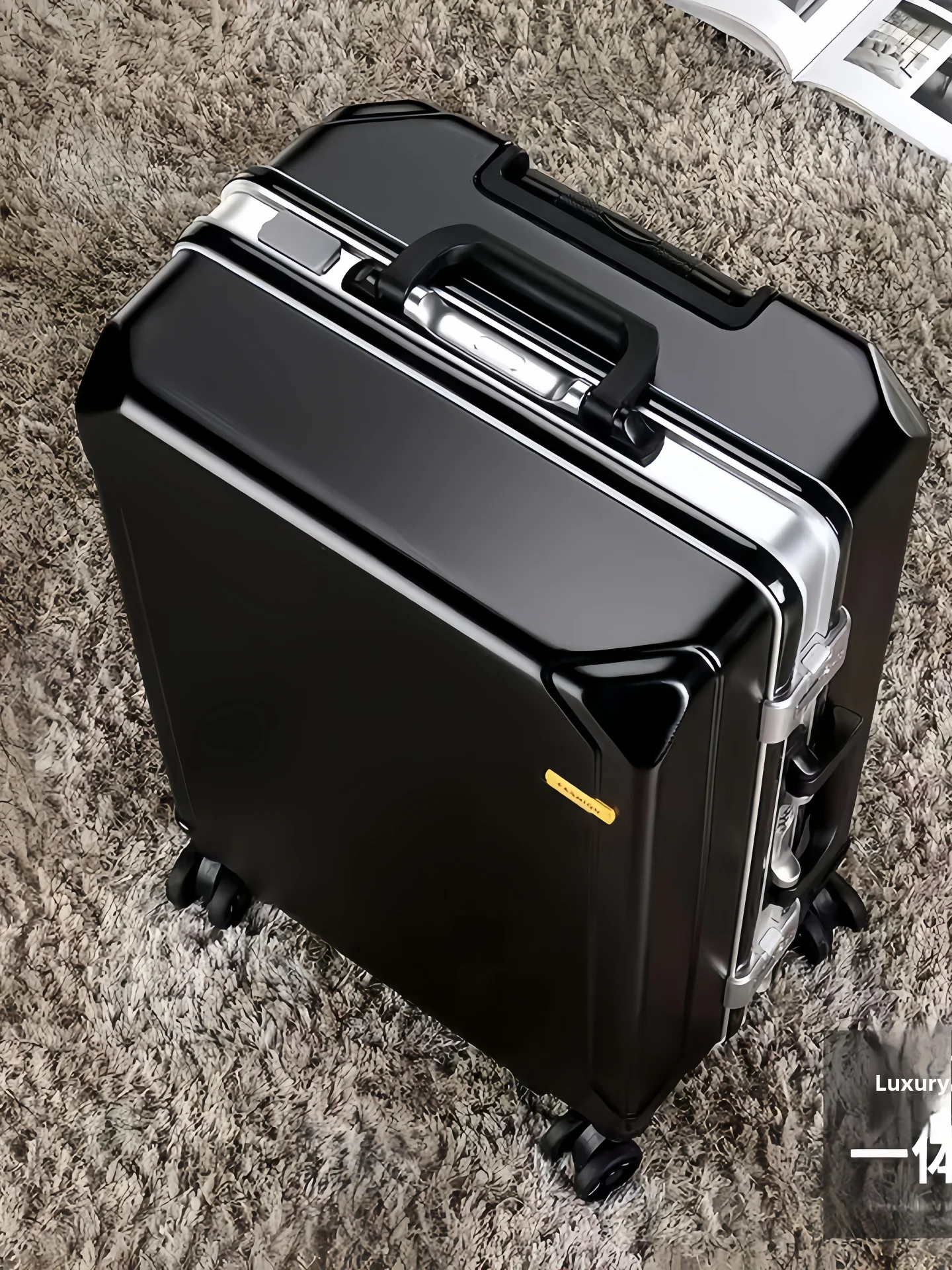 thickened-travel-suitcase-luggage-with-combination-lock-durable-sturdy-pull-rod-bag-can-sit-on-wheels-universal-directional