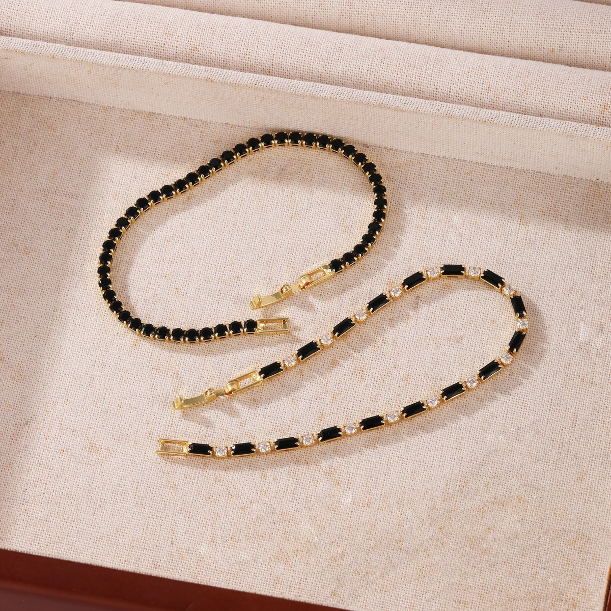 18K Vergoldete Schwarze Iced-Out Zirkonia Tennis-Armbänder für Damen und Herren, Kristall Verstellbares Armband, Hippie-Schmuck – Detail 4