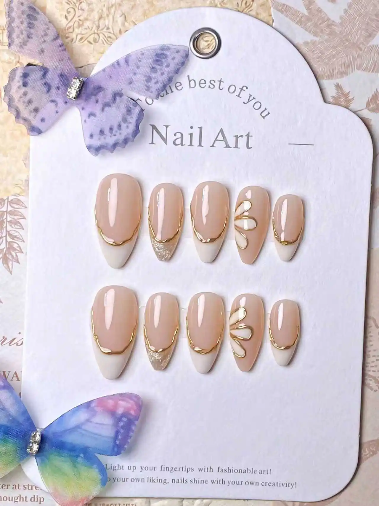 10 قطع، حليب اللوز الأبيض المصنوع يدويًا بثلاثة بتلات مع زخرفة بحافة ذهبية، بسيطة ولكنها أنيقة، ذات جودة عالية.