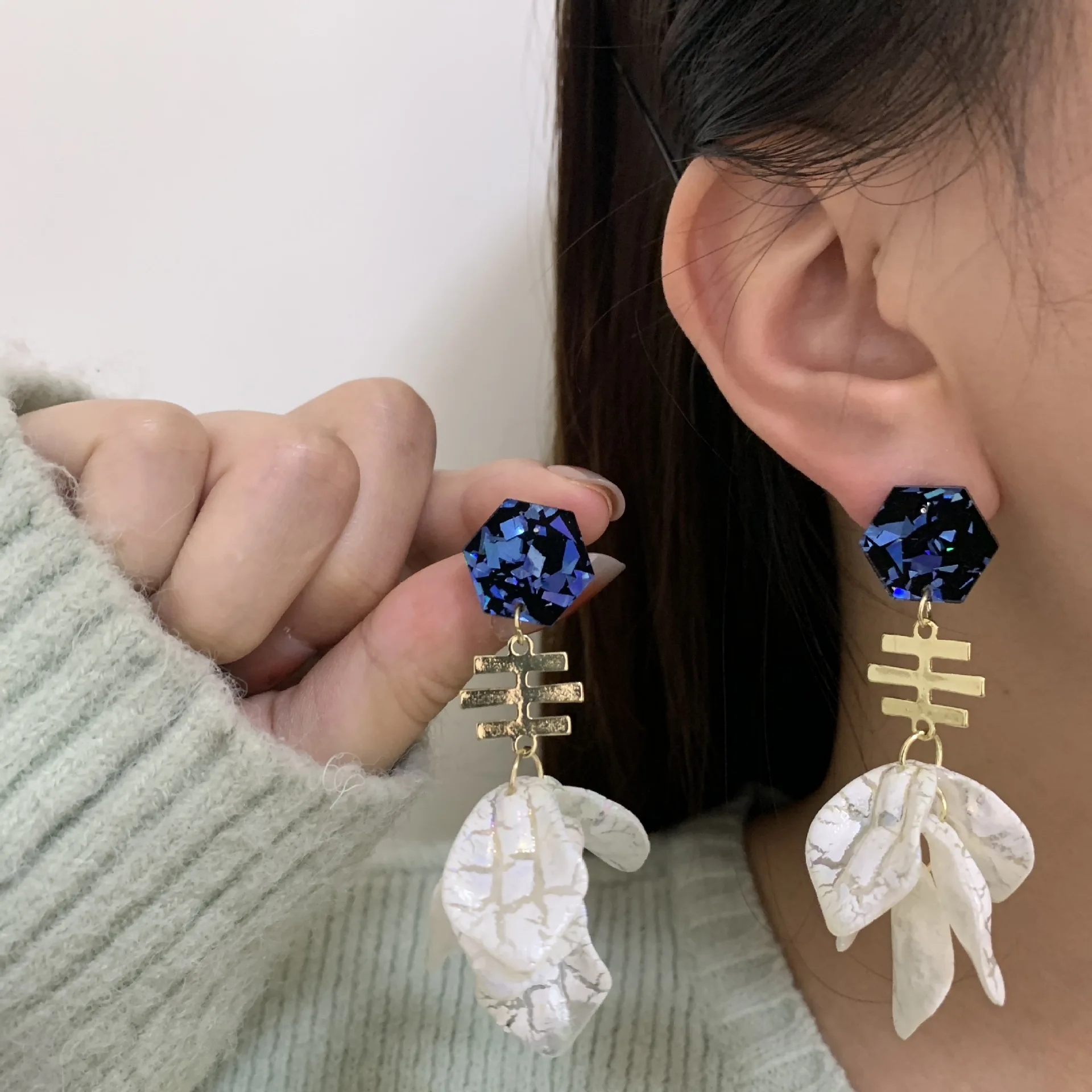 Elegant Acrylic Flower Earrings Blue Crystal Earrings For Women Fashion Luxury Petal Dangel Earrings Wedding Party Jewelry Gifts