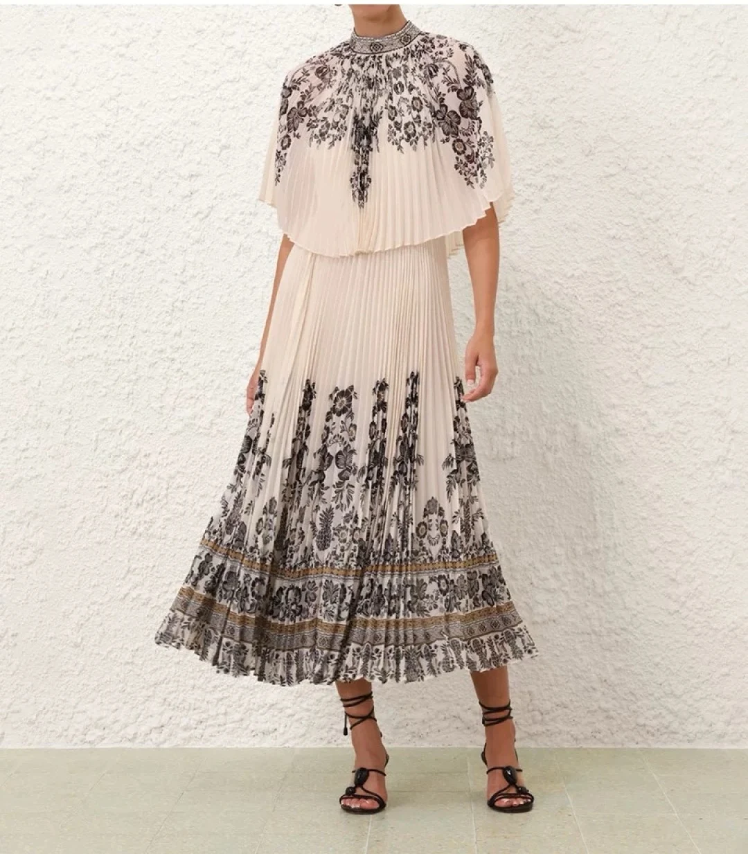 

Grey Short Sleeve Pleats Design Hem Summer Dresses 2025 High Quality Women Clothing