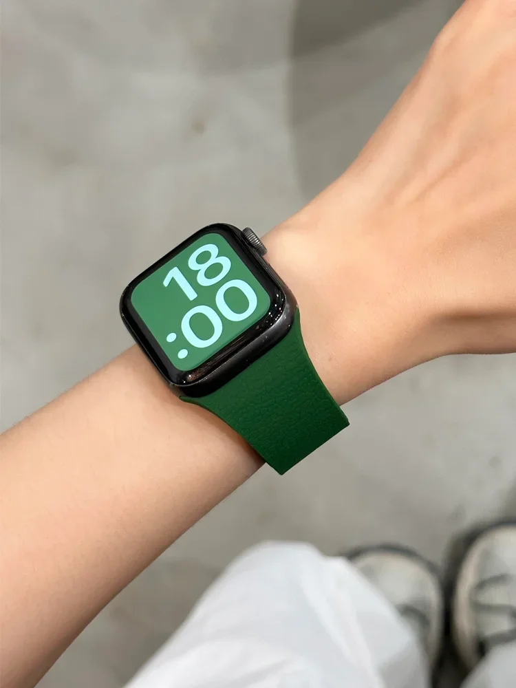 Tali untuk Apple Watch ultra3/2/1 49mm 45/42/46mm 40mm 41mm 2025 Gelang olahraga silikon magnetik baru seri 11 10 9 8 7 6 5 4 SE