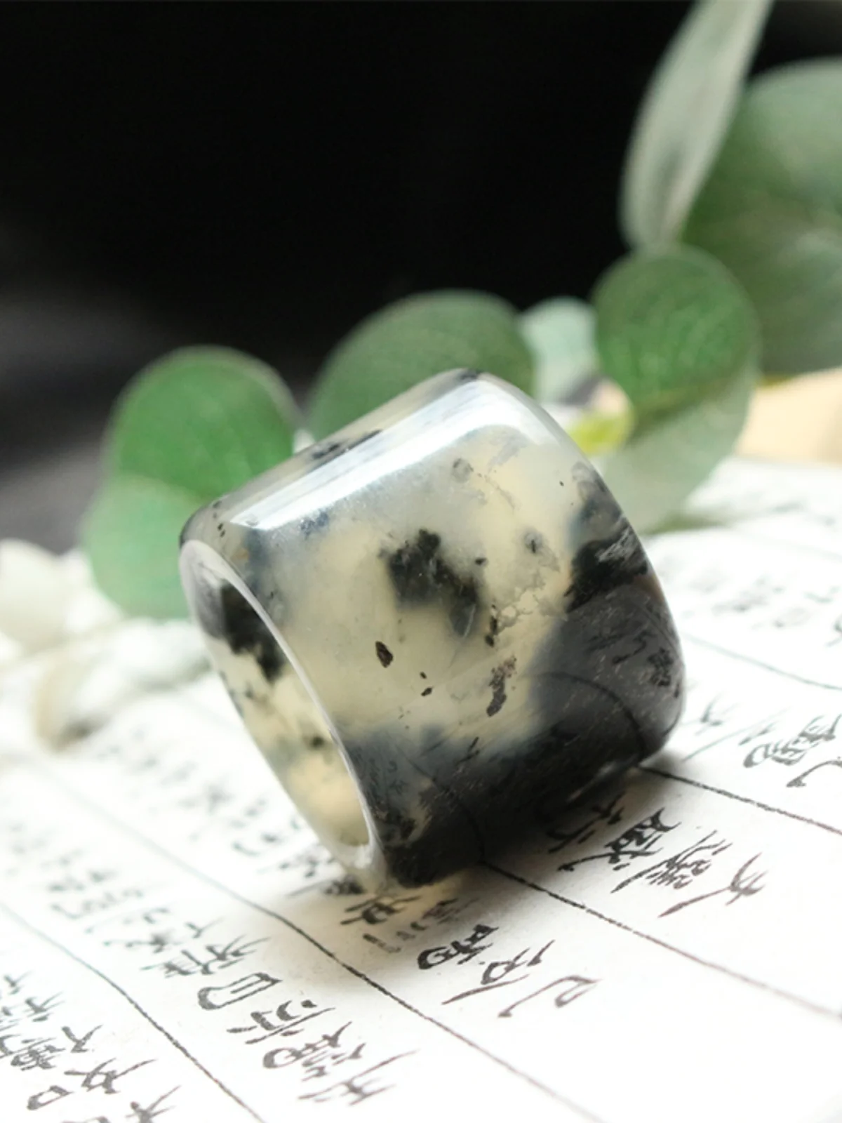 

Single orphan ink and wash flower blue and white jade finger wrench Chinese style ink splashing artistic conception ring men's c