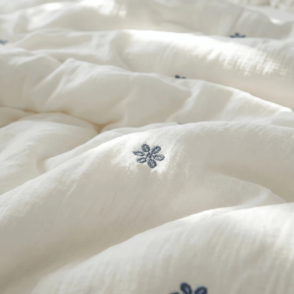 Girls 3Pcs White Ruffle Duvet Cover,110G Premium Soft Breathable White,Bluebell Embroidery Bedding set 1Duvet Cover+2Pillowcases