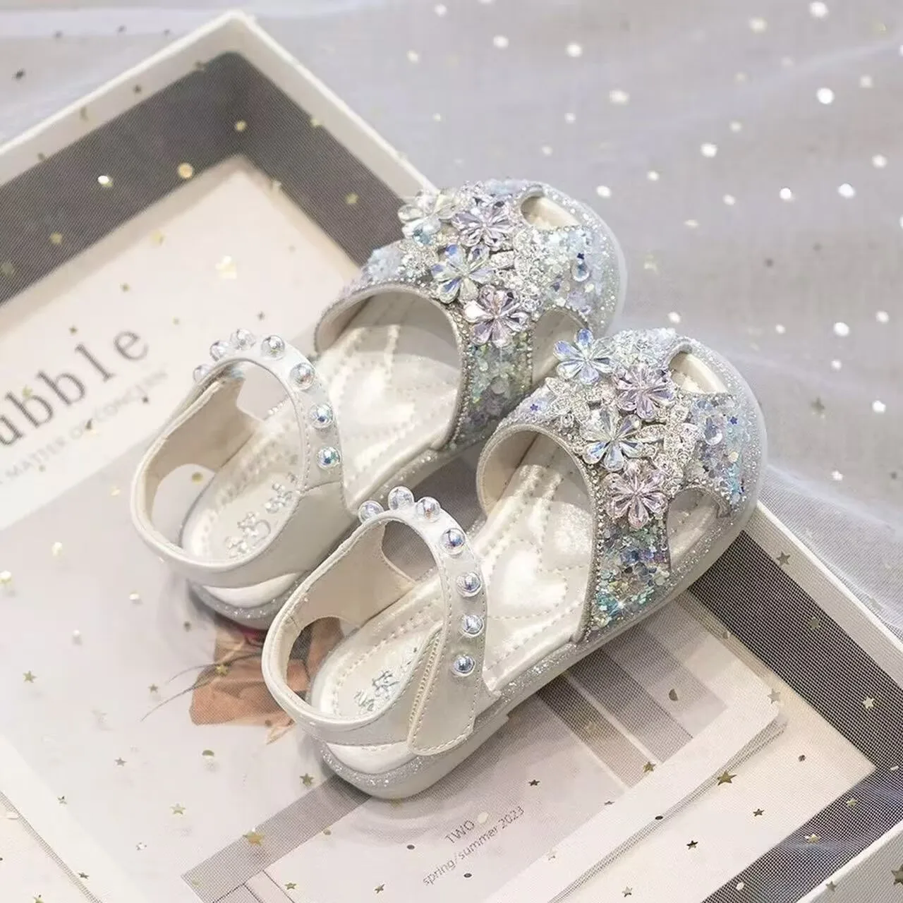 Girls Crystal Leather Sandals with Beaded Strap 2026 New Summer Toddler Beach Shoes Non-slip Trendy Princess Party Wedding Flats