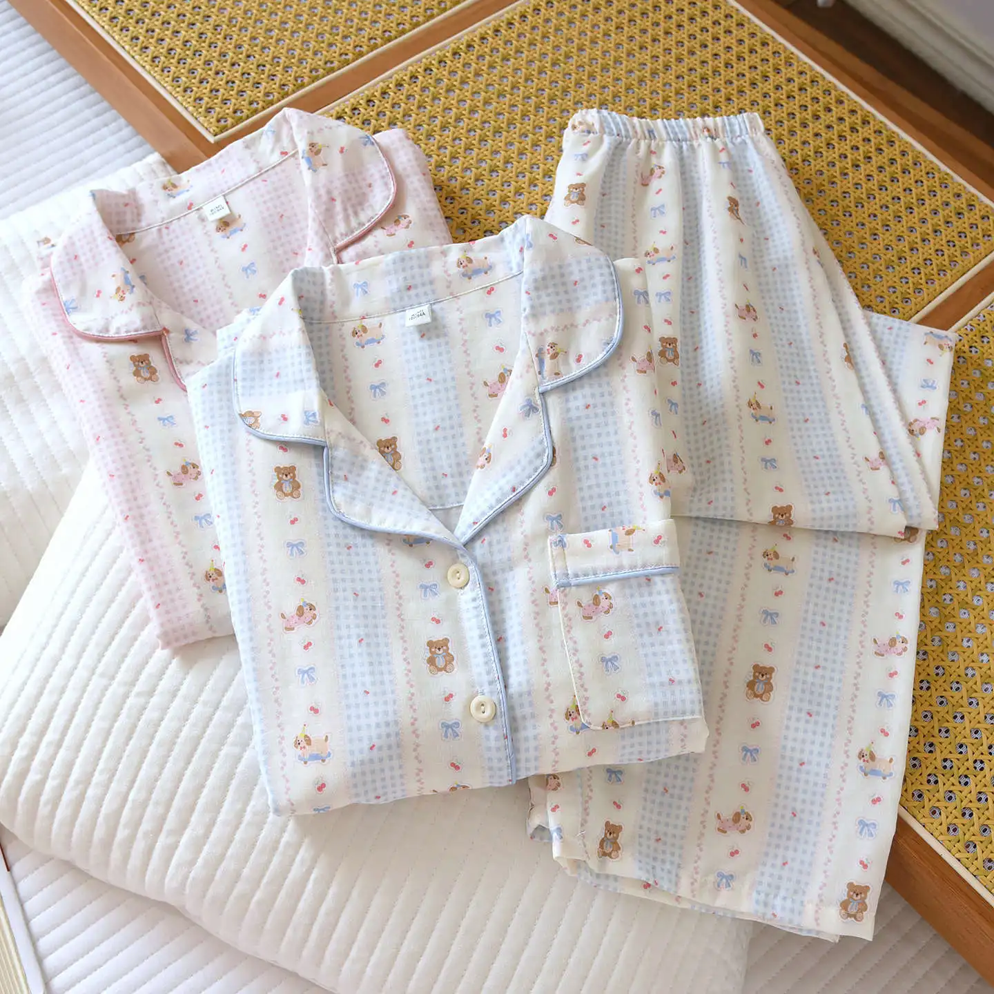 

Женский пижамный комплект из 2 предметов - пижама с милым принтом щенков, из двойной марлевой ткани, на пуговицах, с длинными рукавами и брюками, легкий и дышащий.