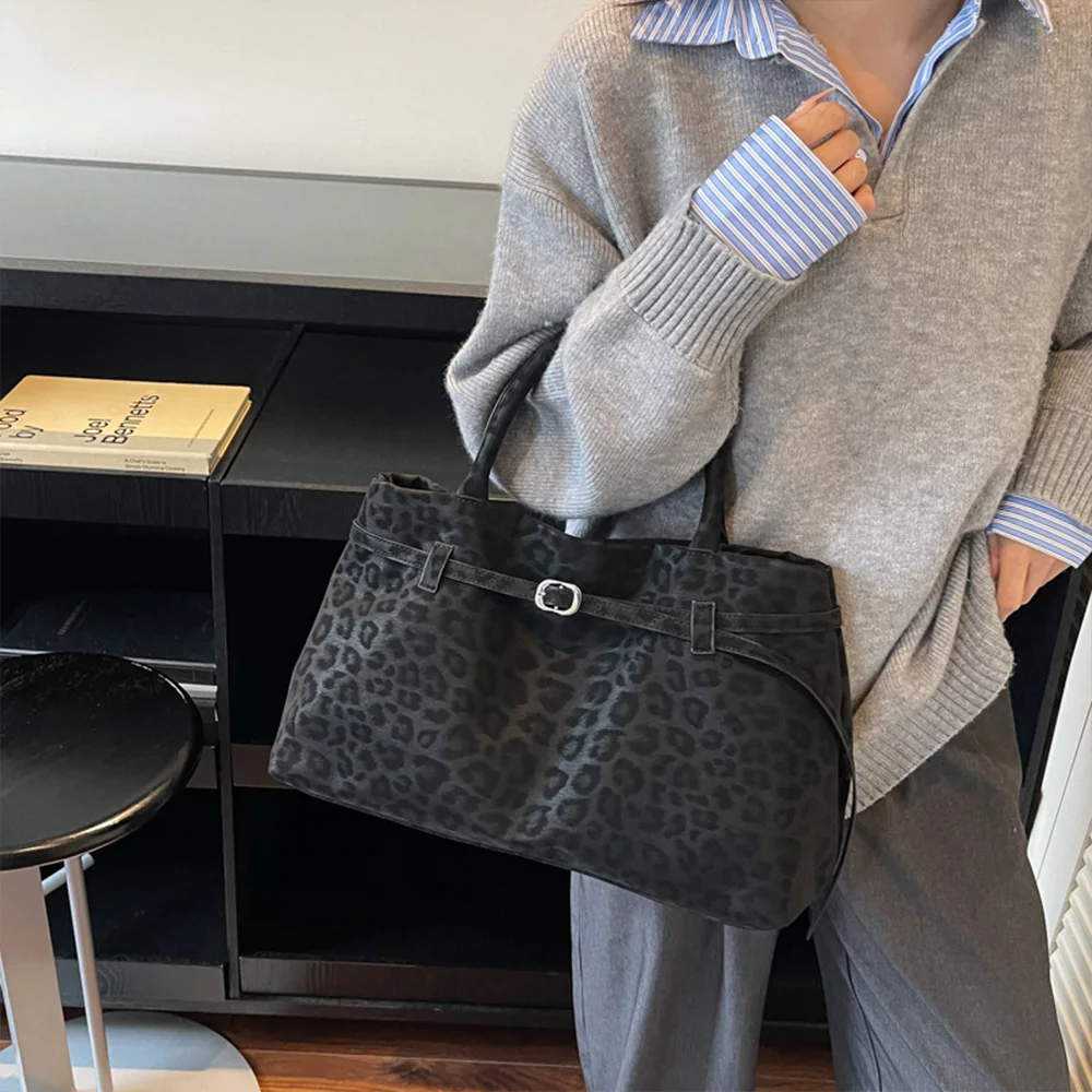 

Сумка с леопардовым принтом, большая вместительная новая осенне-зимняя повседневная нишевая сумка на одно плечо, сумка подмышки, дорожная сумка-тоут