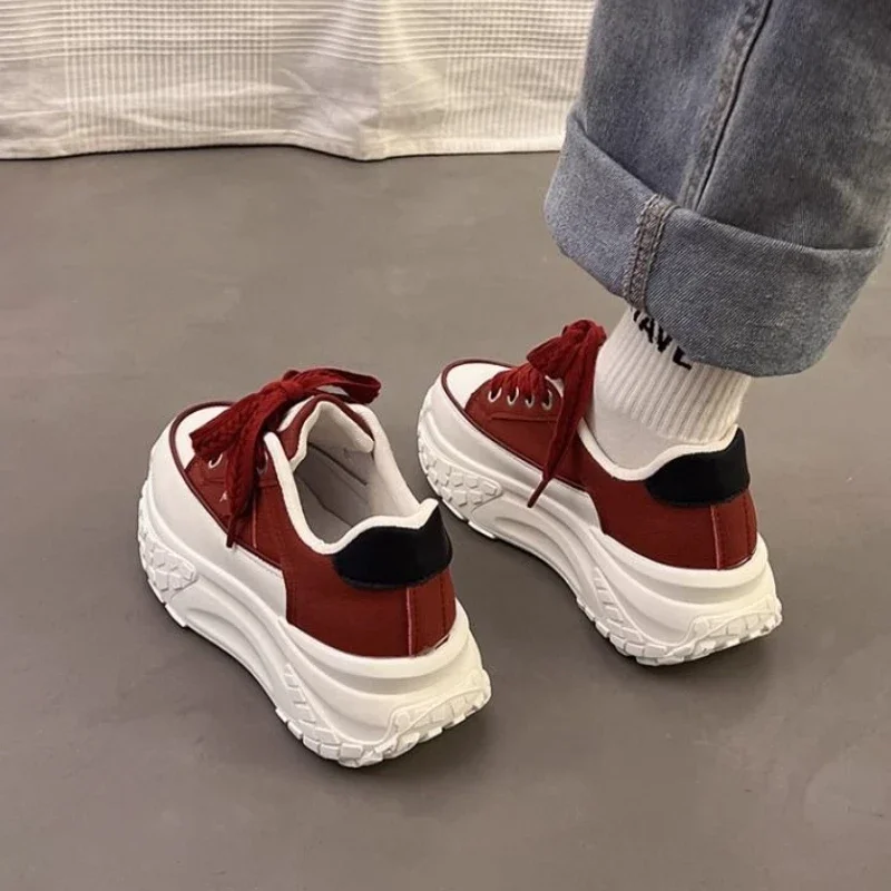 Sepatu Sneakers Putih Tebal untuk Wanita dengan Sol Platform dan Penambah Tinggi 5cm, Sepatu Kasual Unisex untuk Gym dan Aktivitas Luar Ruangan ​