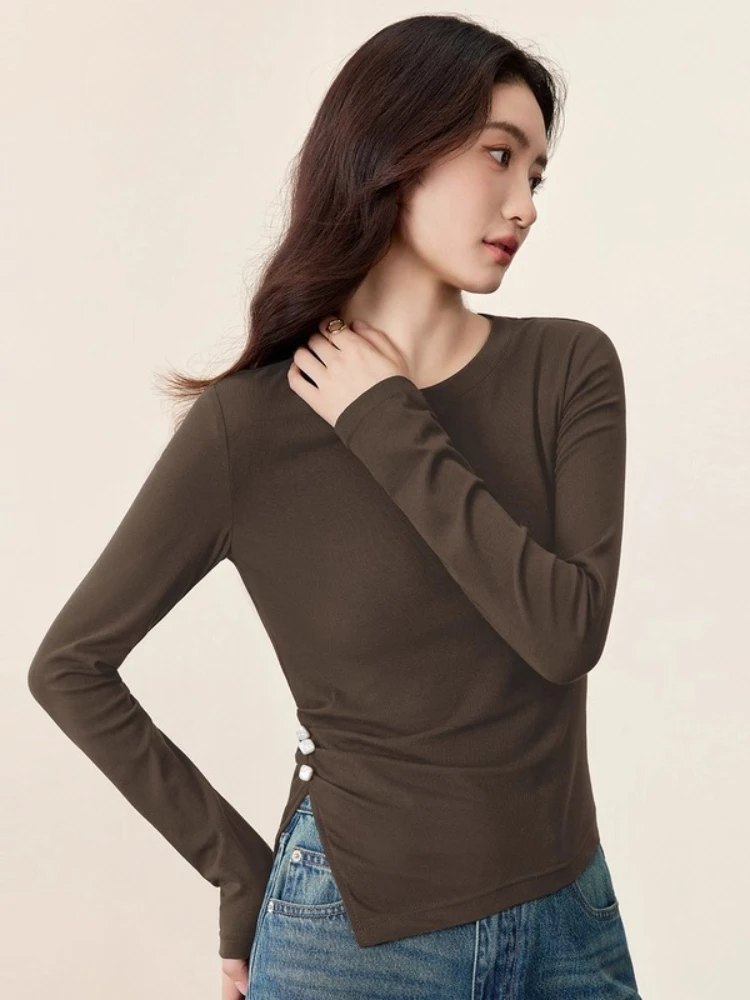 SENTUBILA Long-Sleeve T-shirt for Woman 2025 Autumn Design O-Neck Contrast Color Knit T-shirt Button Accent Tops 153TA2685