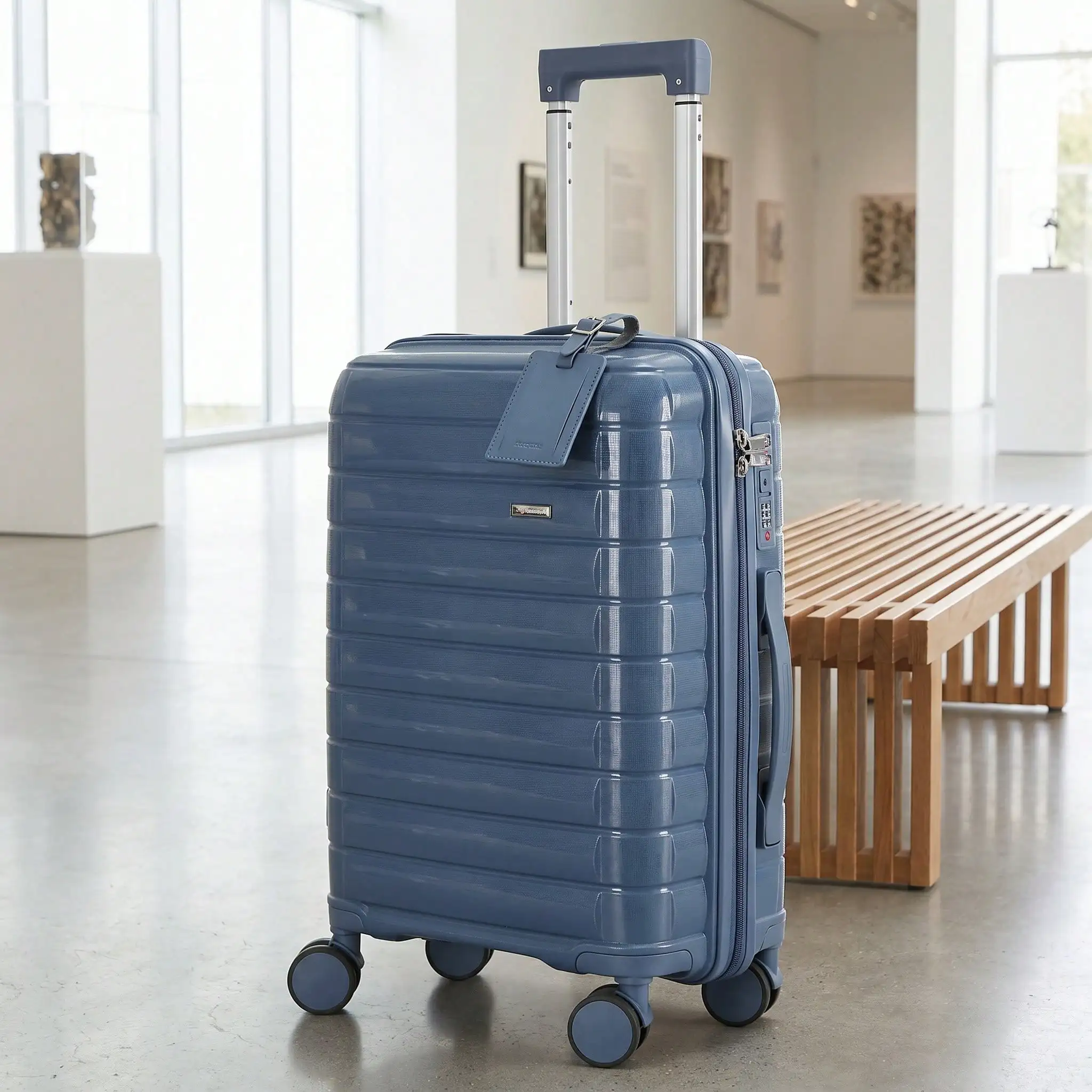 This 20-Inch Carry-On Suitcase Is Made Of Lightweight And Durable PP Material, Featuring 360-Degree Smooth Spinner Wheels, A TSA Lock, A Telescopic Handle, And A Zipper Closure. Suitable For Various Travelers And Students. Available In Blue.