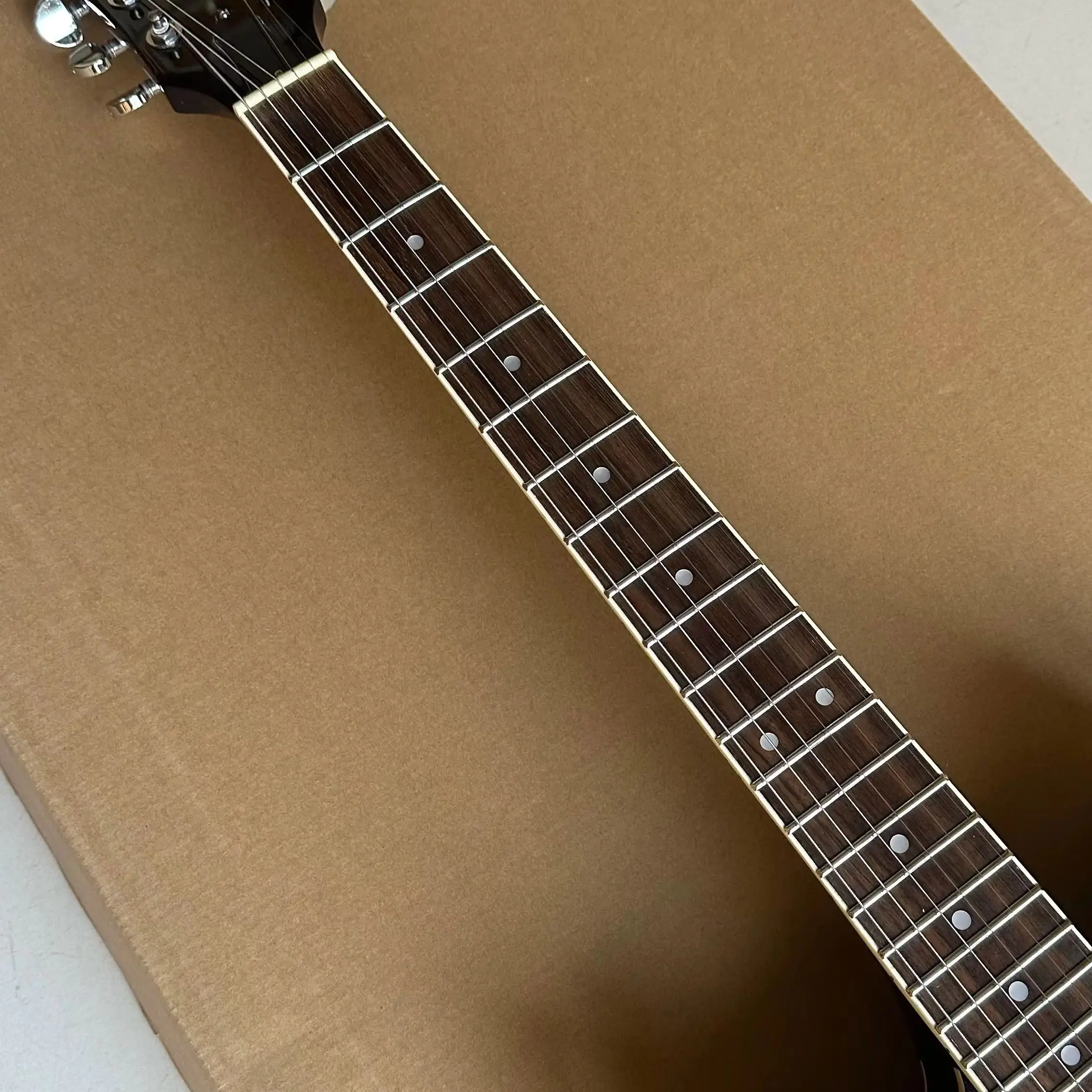 جيتار كهربائي أسود شبه مجوف عالي الجودة مع شحن مجاني