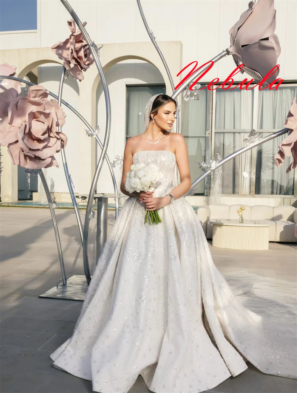 

Customized White Organza Wedding Dress Temperament Strapless Sleeveless Bridal Gowns Chapel Train Open Back A-Line Dress