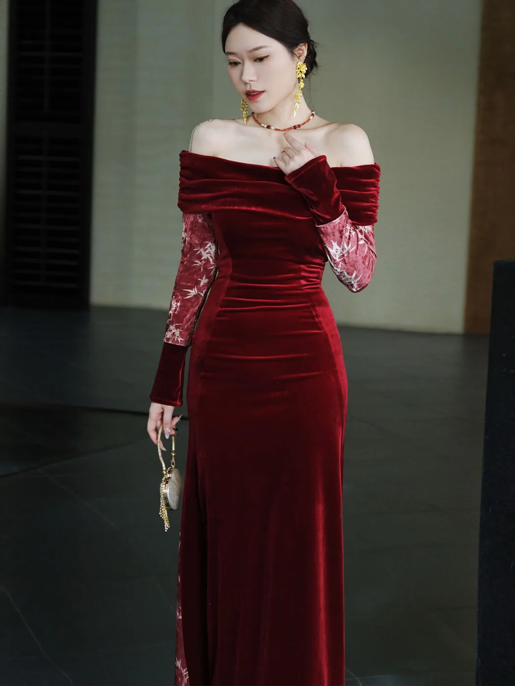 

Элегантное бархатное платье на одно плечо с узором «Олень и розы», длинное, приталенное, для свадьбы, помолвки, торжества