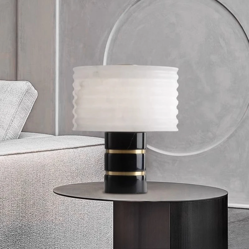 Naturalny marmur, luksusowa willa, dekoracyjna lampa stołowa do salonu, nordycka, lekko luksusowa, kreatywna lampka nocna do sypialni hotelowej.