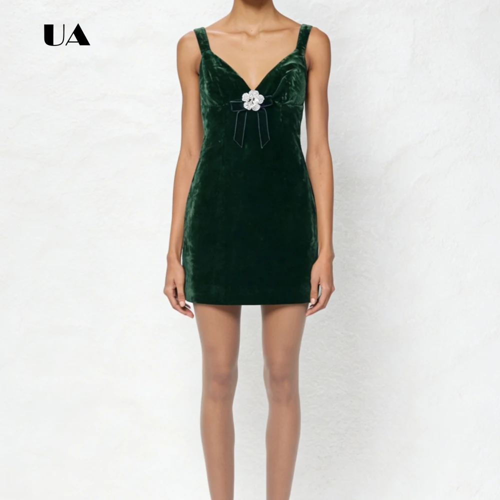 

ULBYANRY Velvet V-neck Mini Dress with Crystal-embellished Floral Brooch, Solid Sleeveless Evening Dress, Customized Party Gown