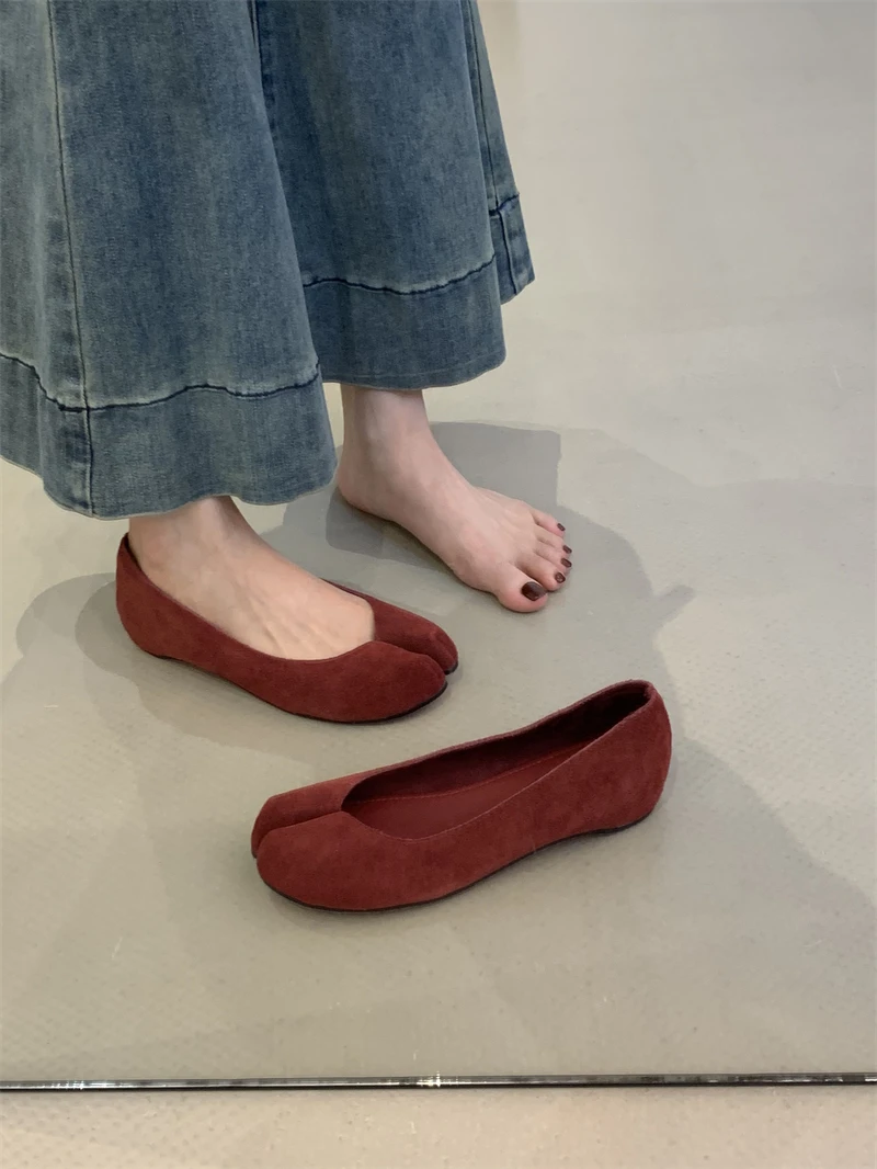 

Tabi Ninja Shoes Woman Microfiber Leather Comfy Flats Split Toe Slippers Soft Bottom Loafers Brief Ladies Comfy Flats