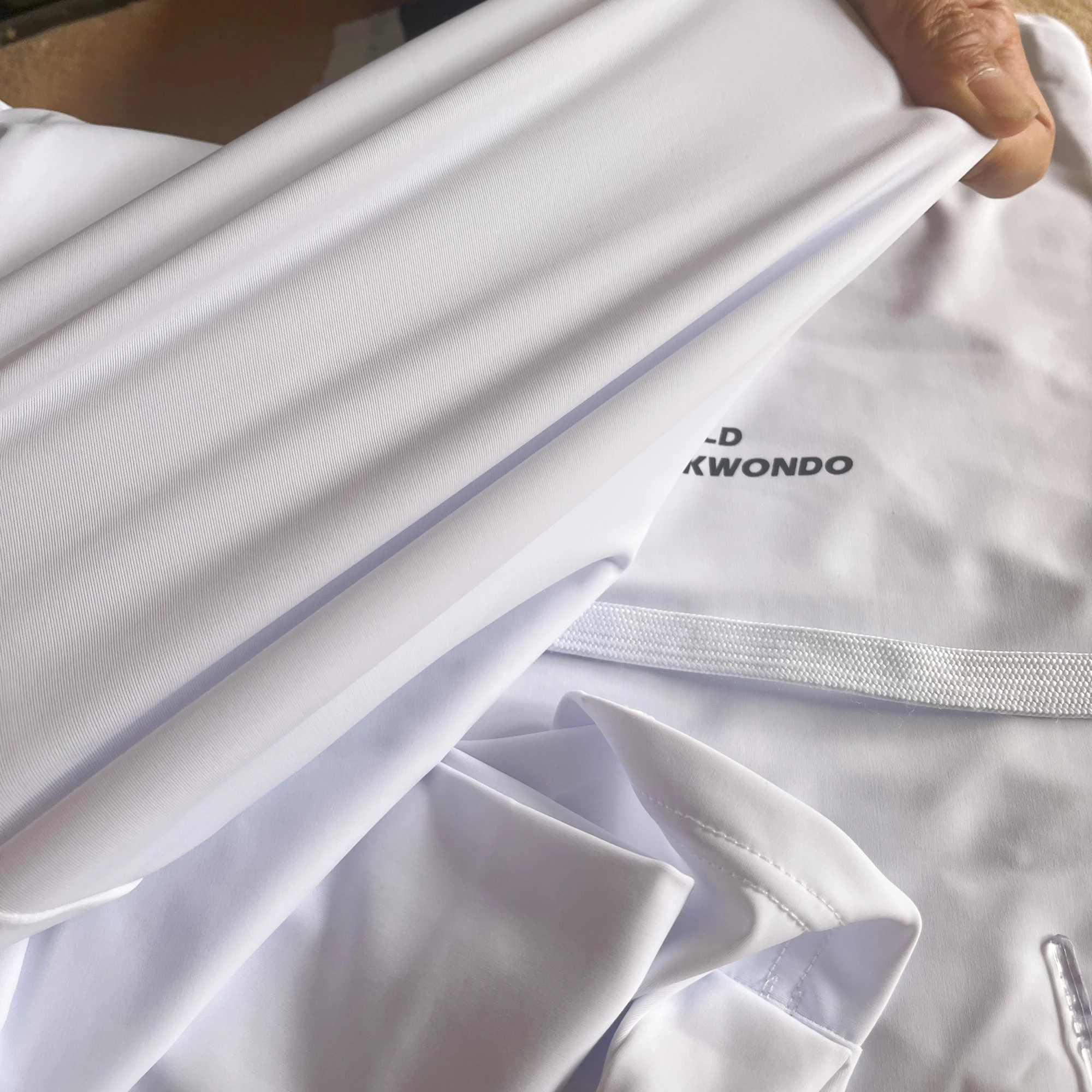 جديد حار بيع ضيقة زي التايكوندو التجفيف السريع لمط 110-200 سنتيمتر الاطفال الكبار أسود أبيض طوق المبتدئين دعوى