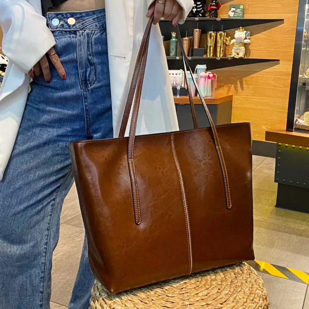 

Oil Wax Cowhide Tote Bag Women Large Capacity Commuter Shoulder Crossbody Luxury Chic Vintage Versatile Elegant Daily Handbag