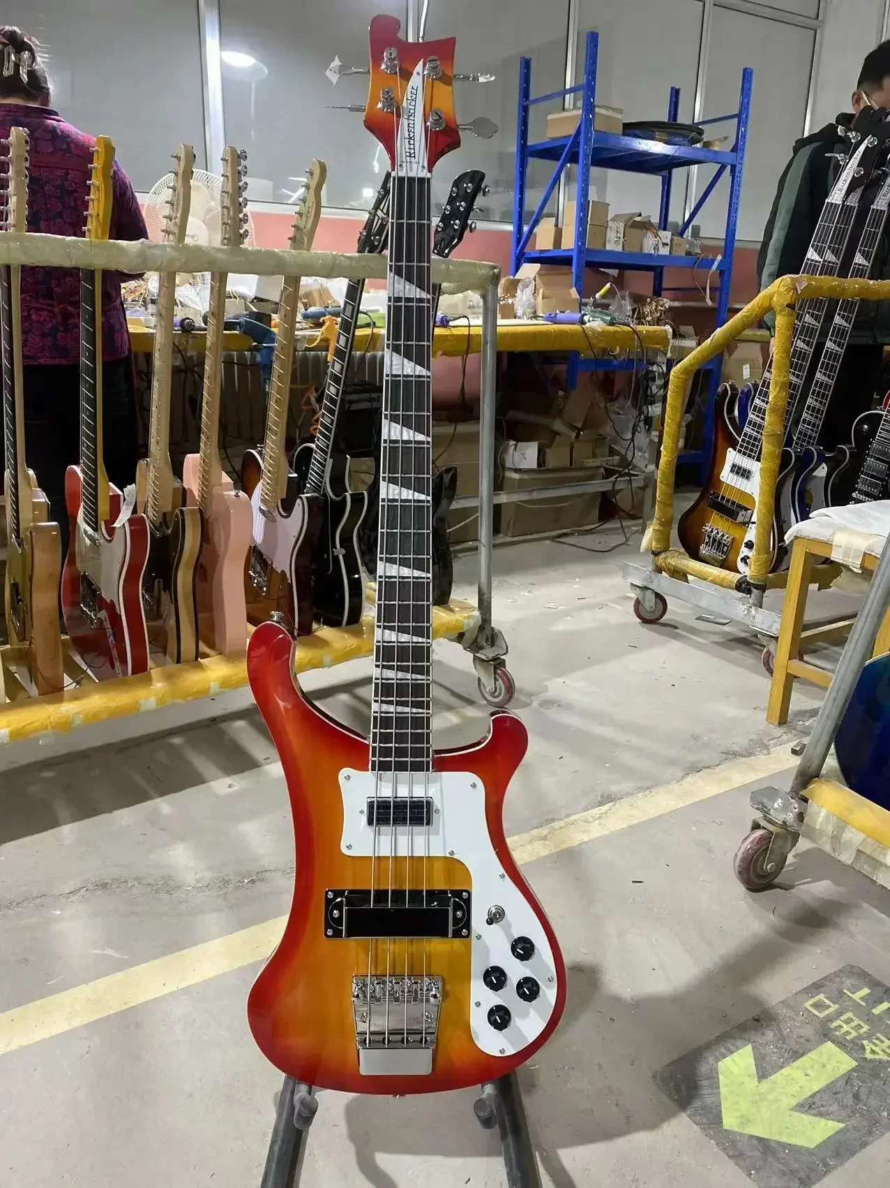 

Rickenbacker 4003 Bass Electric Guitar, Cherry Sunburst Color, Rosewood Fingerboard, 4 Strings Guitarra