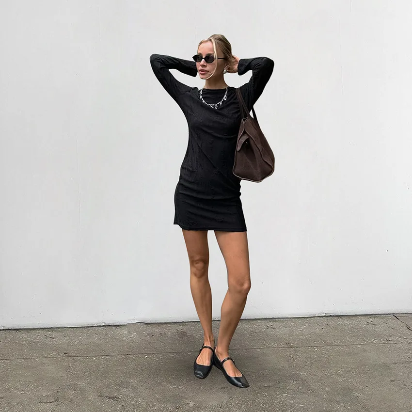 

2025 autumn simple knitted retro round neck slim fit and slimming bag skirt Fashionable versatile black dress women's clothing
