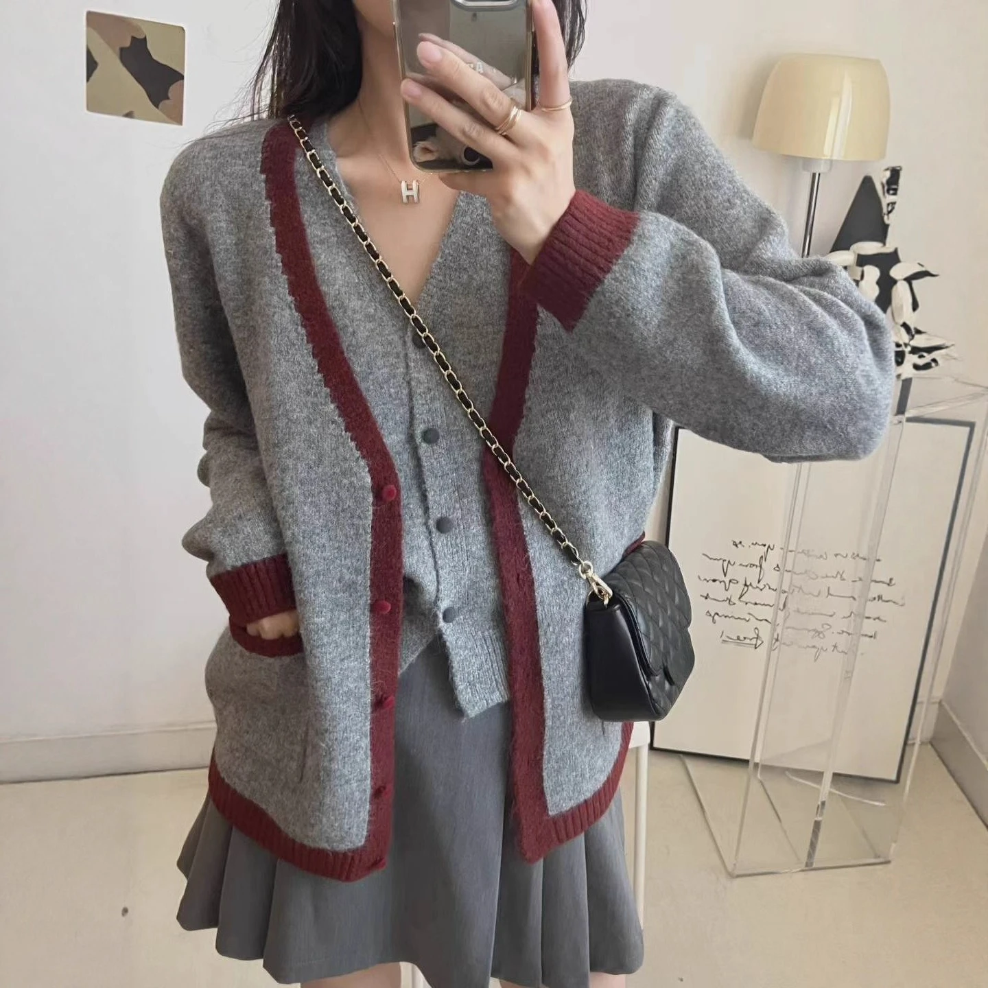 

Осень-зима 2025 г., корейский модный шикарный джемпер в стиле пэчворк, женский вязаный жилет с длинным рукавом и v-образным вырезом, комплект женской пригородной одежды