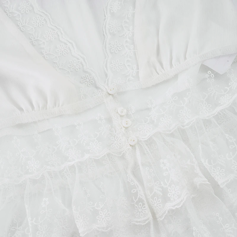 SUCHCUTE Vintage Fairycore weißes Spitzen-Oberteil, durchsichtig, Damen, V-Ausschnitt, kurze Puffärmel, Knopfleiste, Rüschensaum, Y2K Crop Top, schick – Detail 7