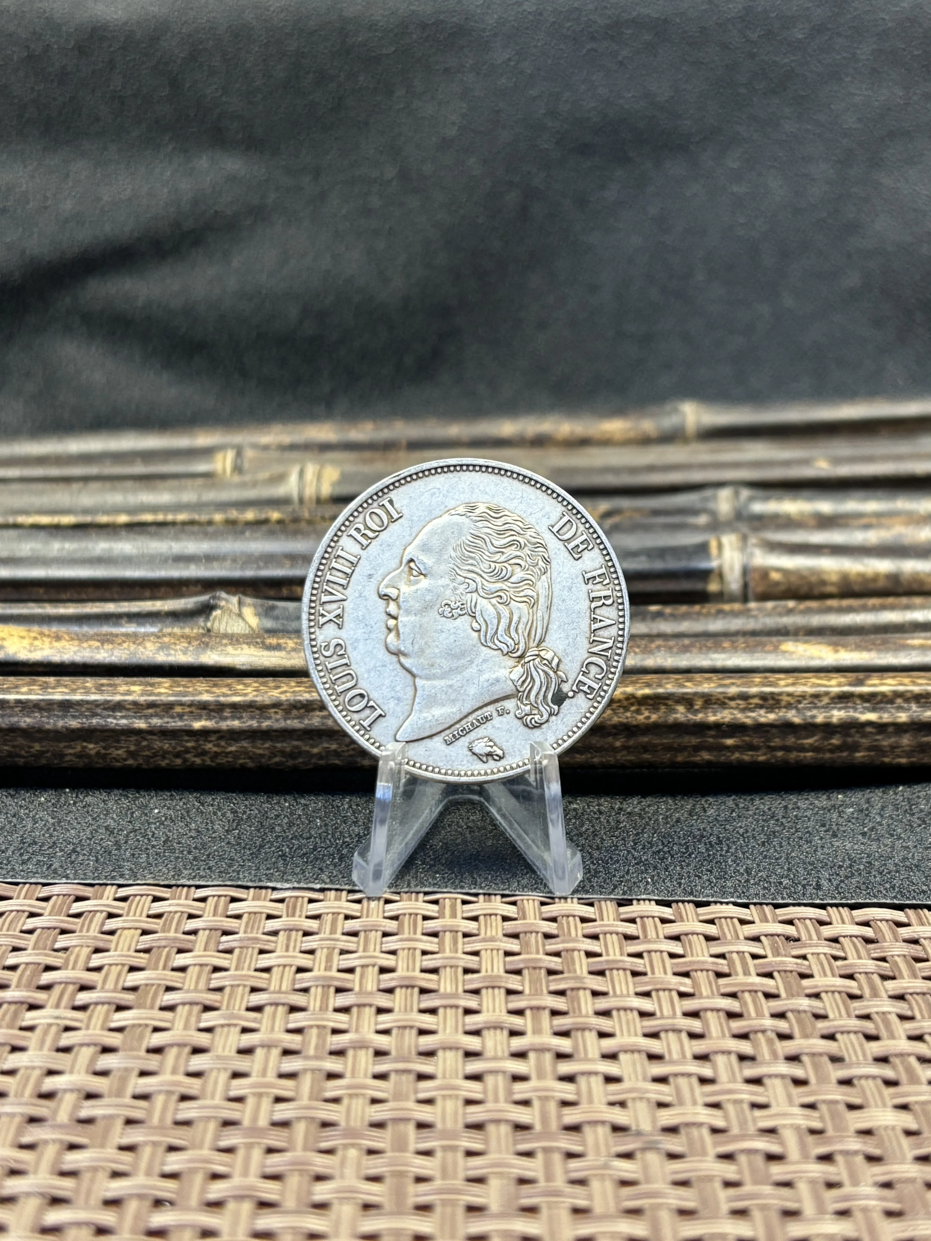 1819 1820 T 1821 BB 1821 H 1821 I 1822 A 1823 L 1823 M 1824 W فرنسا 5 فرانكس لويس الثامن عشر مطلي بالفضة نسخة عملة تذكارية