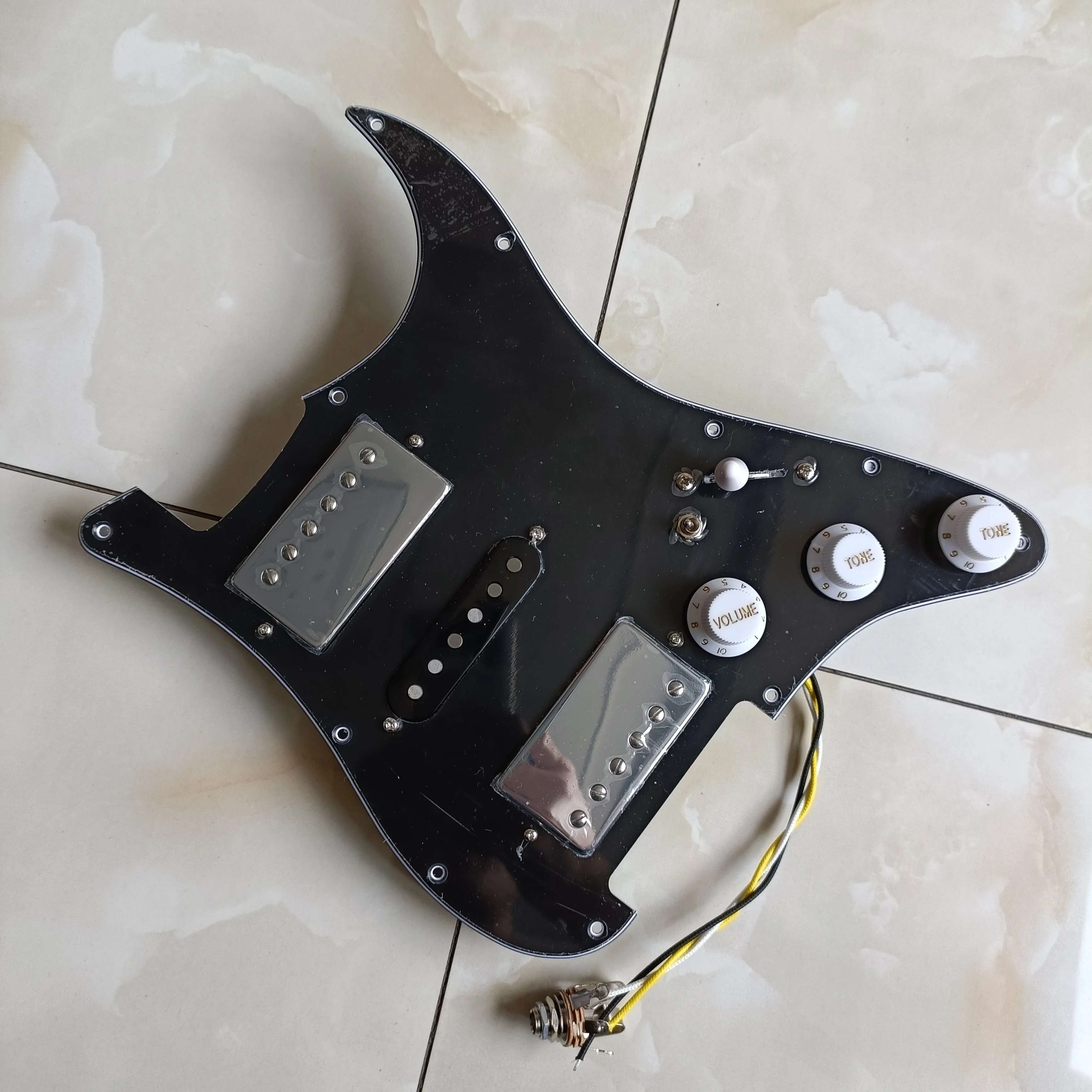 

Upgrade Loaded HSH ST Guitar Pickguard LP Single Coil Alnico V And Chrome Humbucker Pickups 7 Way Type Switch Guitar Parts