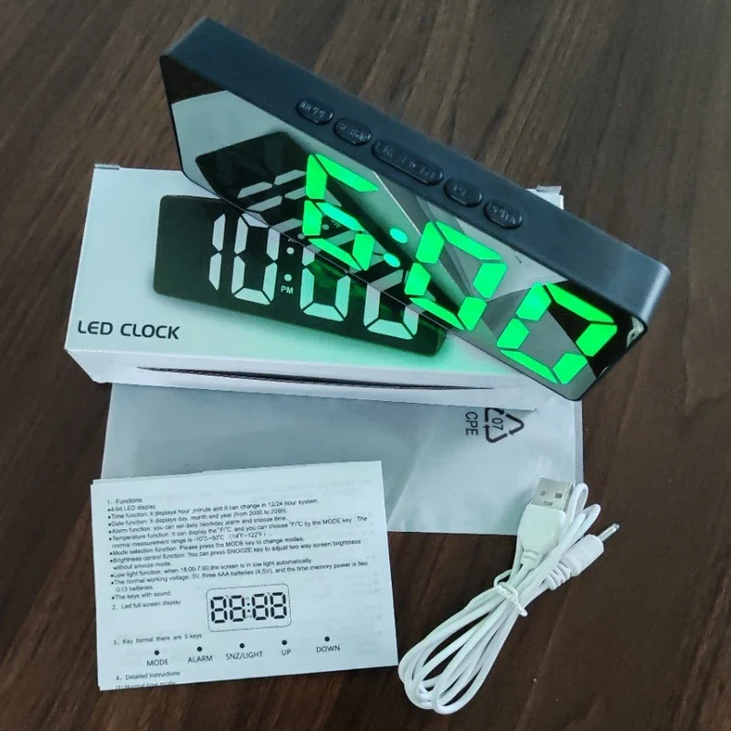 ساعة إلكترونية منحنية مبتكرة، شاشة LED كبيرة، بطارية منبه بمرآة مزدوجة الأغراض، غرفة نوم الطالب مخصصة #1