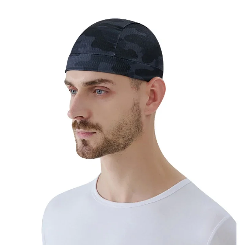 Cappello traspirante in seta di ghiaccio per moto Cappello piccolo ad asciugatura rapida Cappello per fodera per casco da bici Cappello da ciclismo per sport all'aria aperta