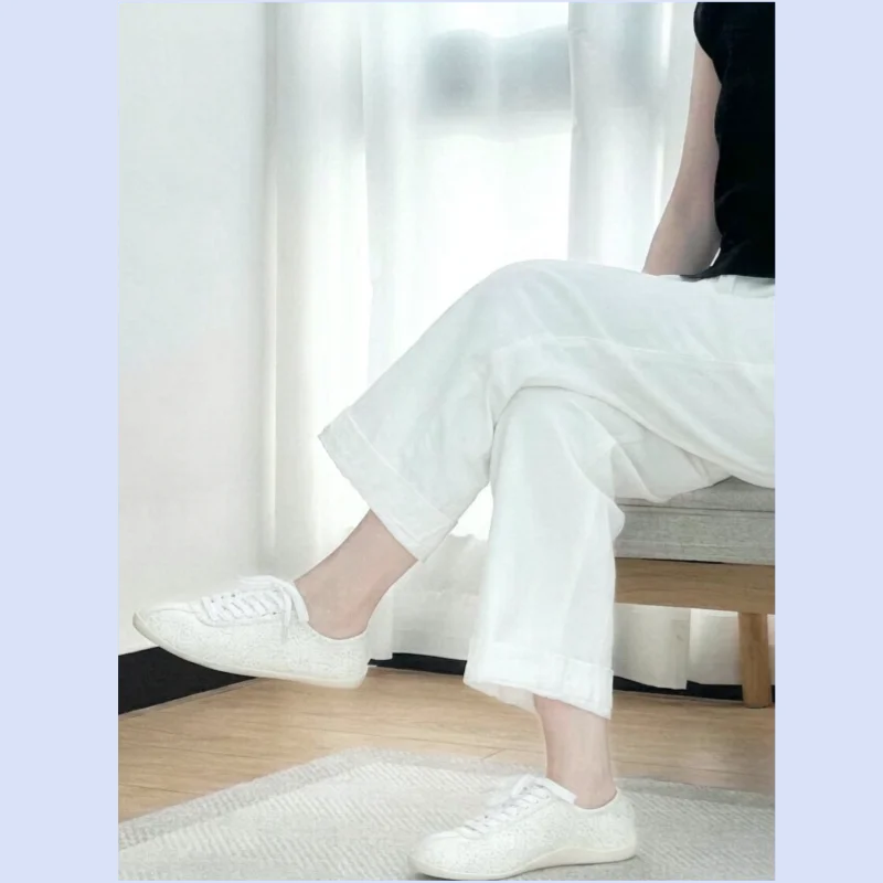 Retro lace up flat bottomed women's genuine leather white shoes, versatile casual sports shoes