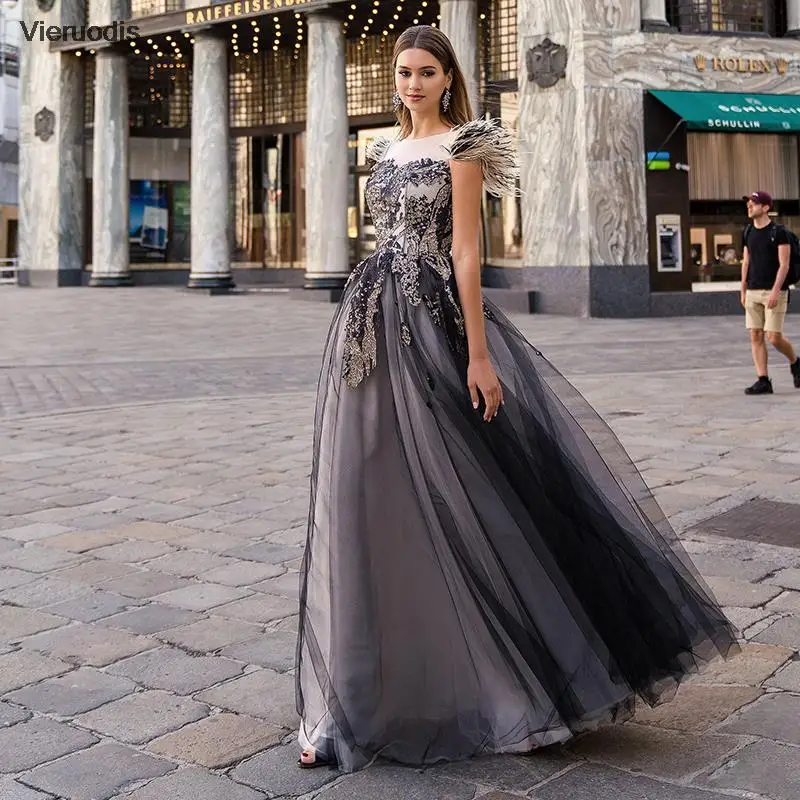우아한 A라인 이브닝 드레스 글리터 레이스 아플리케 깃털 캡 슬리브 비딩 프롬 가운 스쿱 넥라인 파티 드레스
