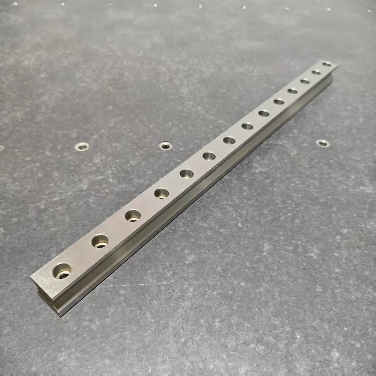 Linear Roller Guide Rail PLC Controlled Motor Bearing High Carbon Chromium Steel Good Wear Resistance High Hardness Automated