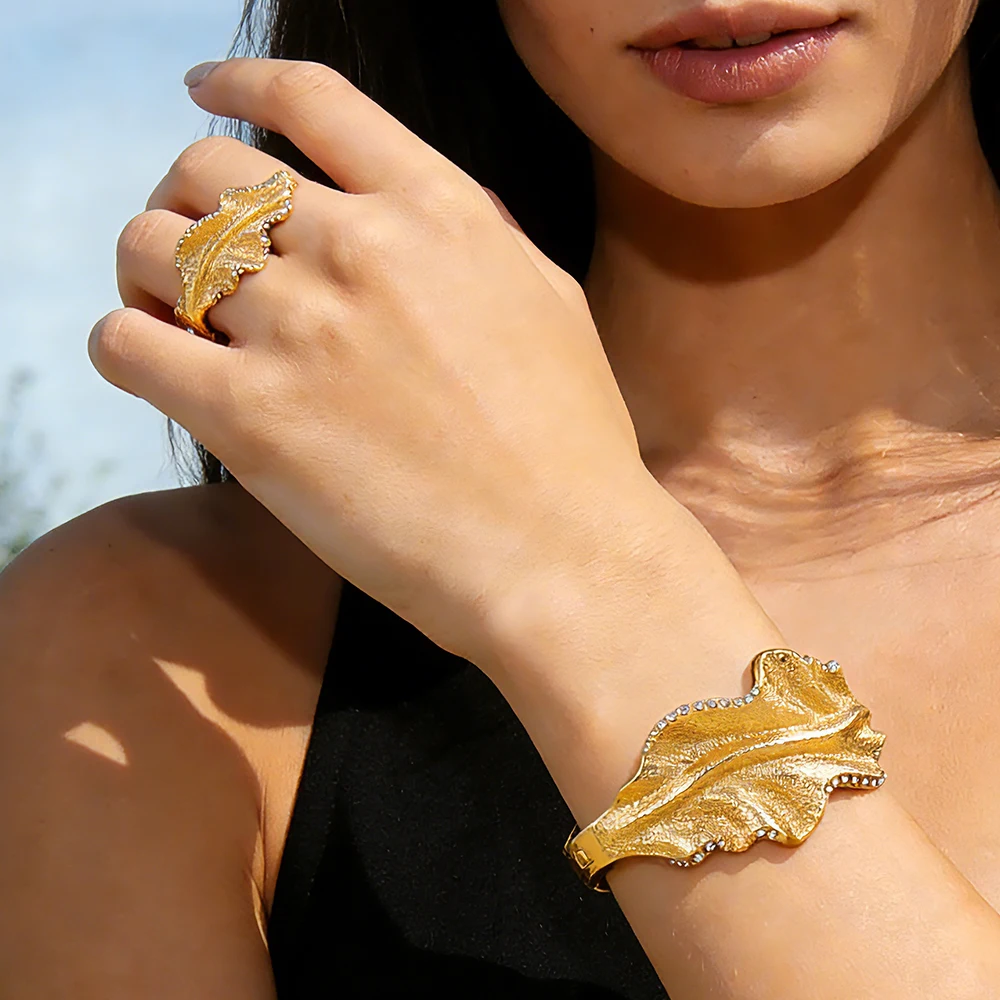 Lady Large Leaf-shaped Engraved Bracelet Ring Jewelry Set Luxurious Copper Alloy Fashion Gift Suitable for Birthday Parties