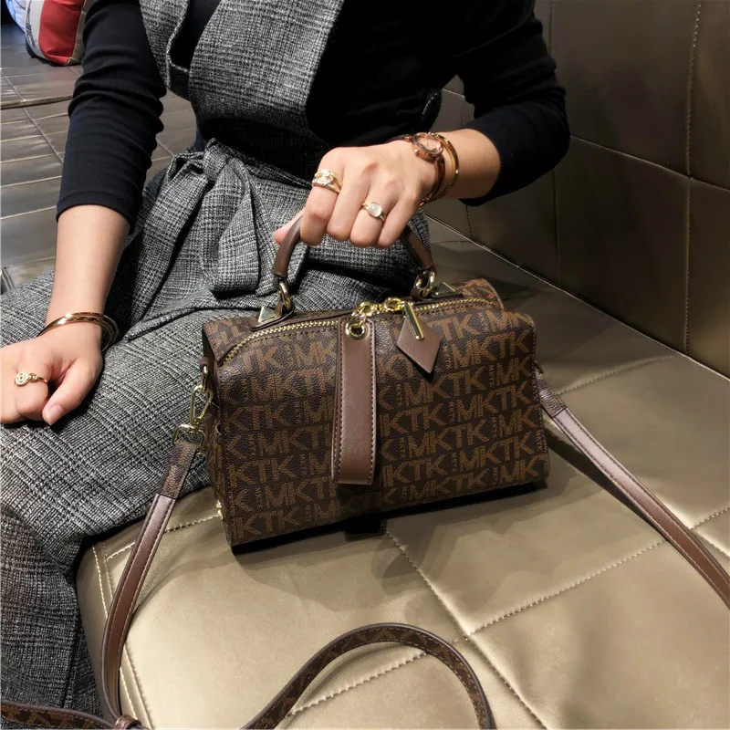 

Элегантная шикарная большая сумка для женщин, роскошная кожаная сумка через плечо, винтажная минималистичная стильная дизайнерская сумка большой вместимости