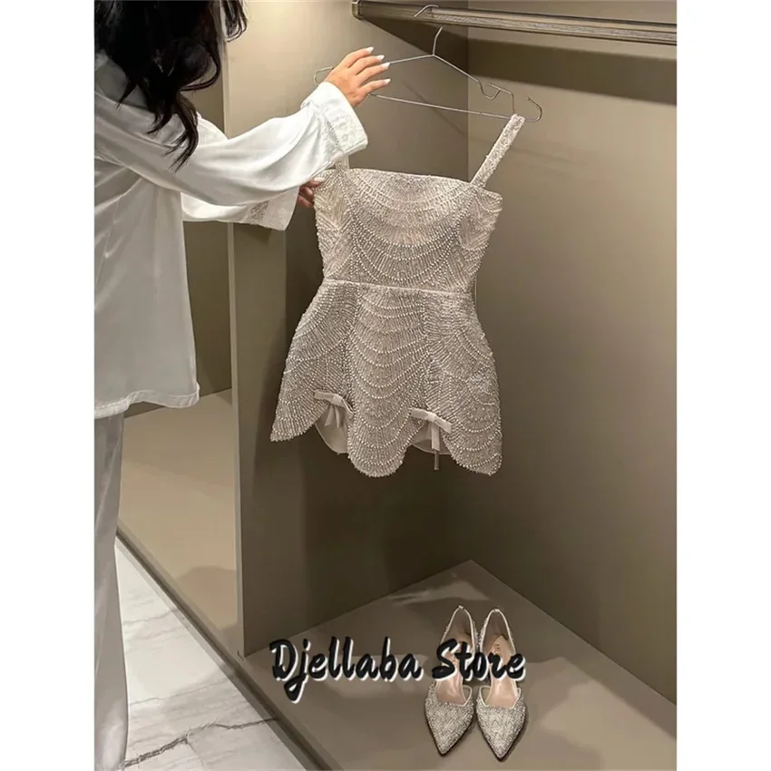 Elegantes, mit Perlen verziertes Saudi-Arabien-Rosa-Abendkleid mit Cape-Kristallen, Partykleid mit langen Ärmeln فسات Adri • Na__ Prom Dress Maßgeschneidert