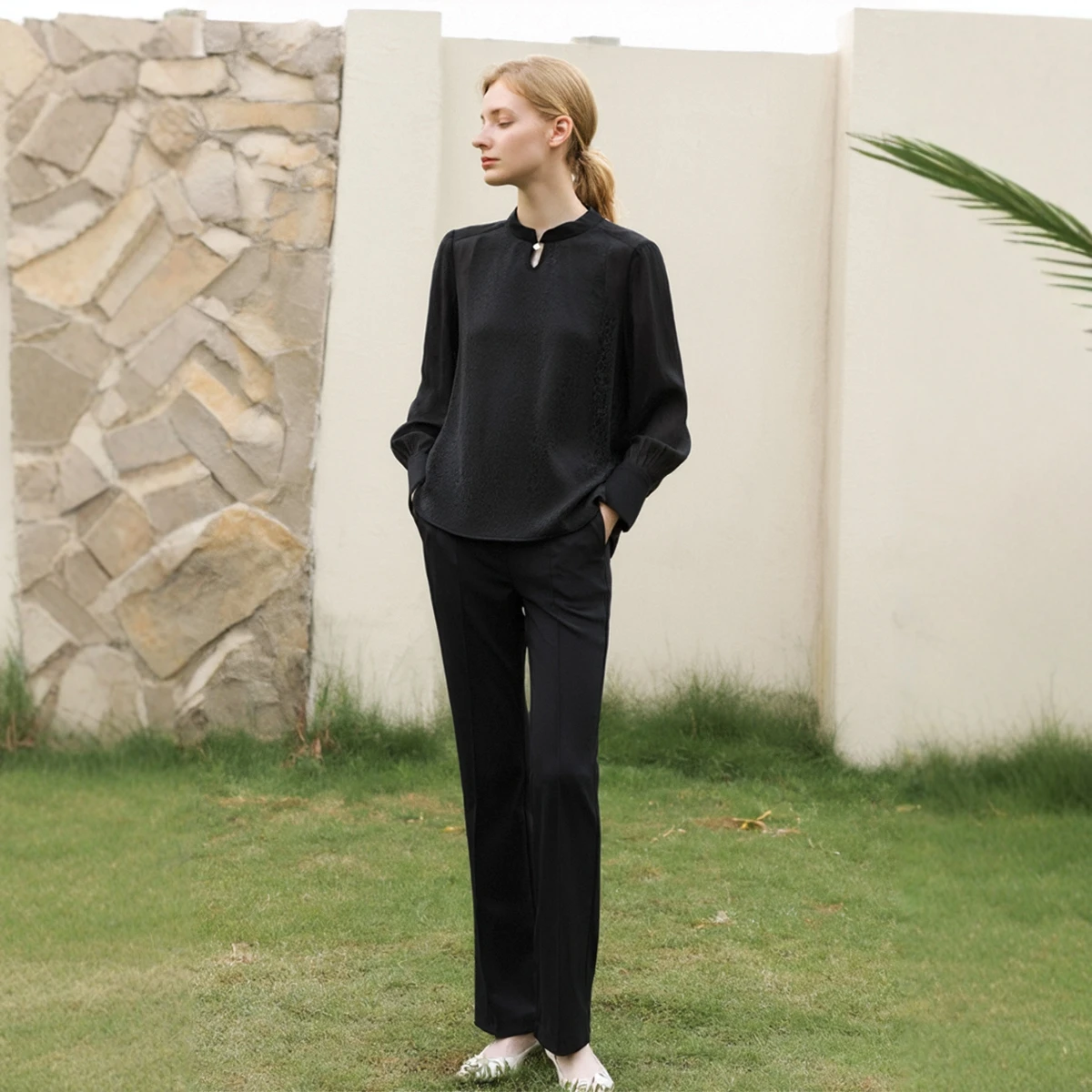 לולו: מגוון רחב של חולצות נשים עם דגש על נוחות וстиיל