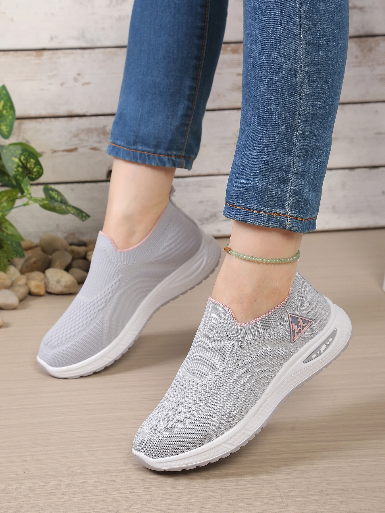 Atmungsaktive Slip-On Sneakers für Damen, Bequeme Rutschfeste Gehschuhe für Senioren, Lässige Sportschuhe – Detail 4