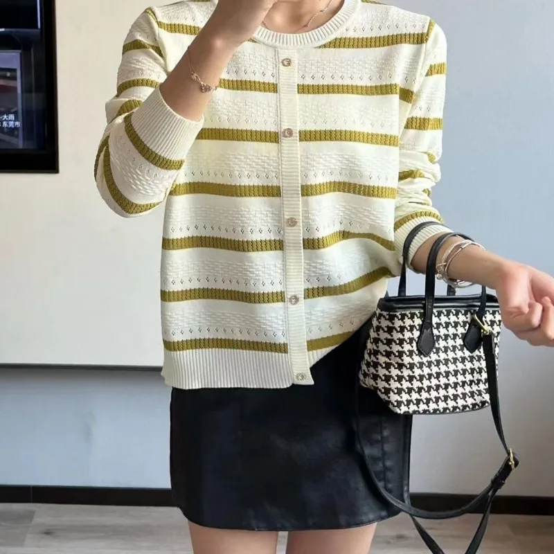 

Spring Versatile New Round Neck Sweater Long Sleeve Loose Contrasting Stripes Fashionable Base to Make Women's Tops Look Slim